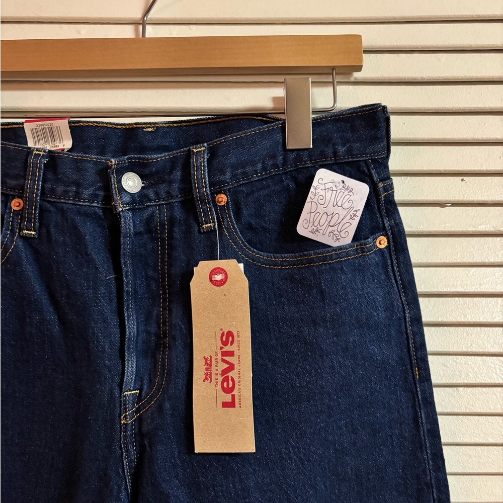 Levi’s High Rise Wedgie Straight Leg size 30 - Picture 2 of 10